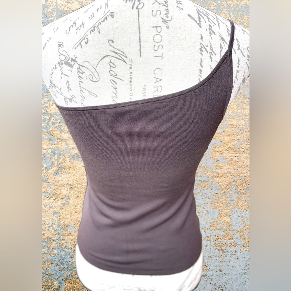 THEORY Dark Chocolate One Shoulder Tank Top
Size 6
Like New / Never Worn - Picture 6 of 9